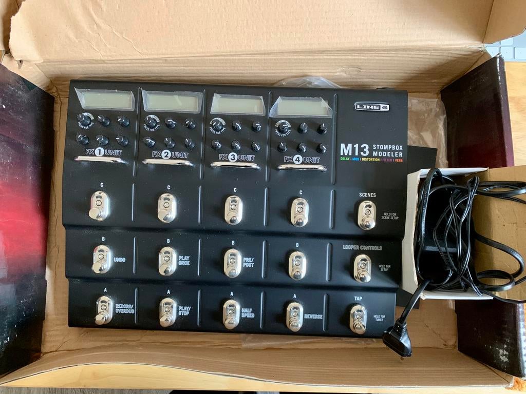 Line 6 M13 Stompbox modeler, Muziek en Instrumenten, Effecten, Ophalen, Zo goed als nieuw