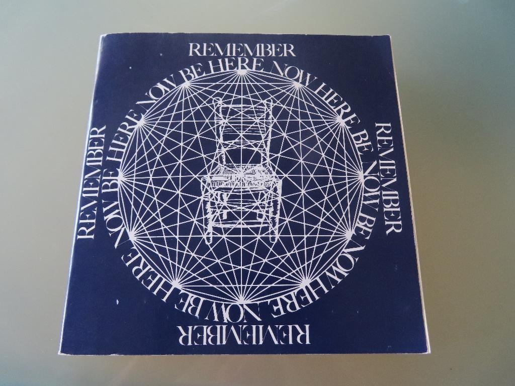 Be Here Now, of Remember, Be Here Now – Dr. Richard Alpert,, Livres, Ésotérisme & Spiritualité, Enlèvement ou Envoi, Dr. Richard Alpert