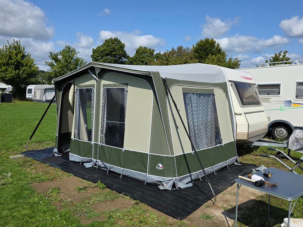 Zeer mooie Dethleffs 390 nieuwe voortent, Caravanes & Camping, Caravanes, Particulier, jusqu'à 2, 500 - 750 kg, Banquette en rond