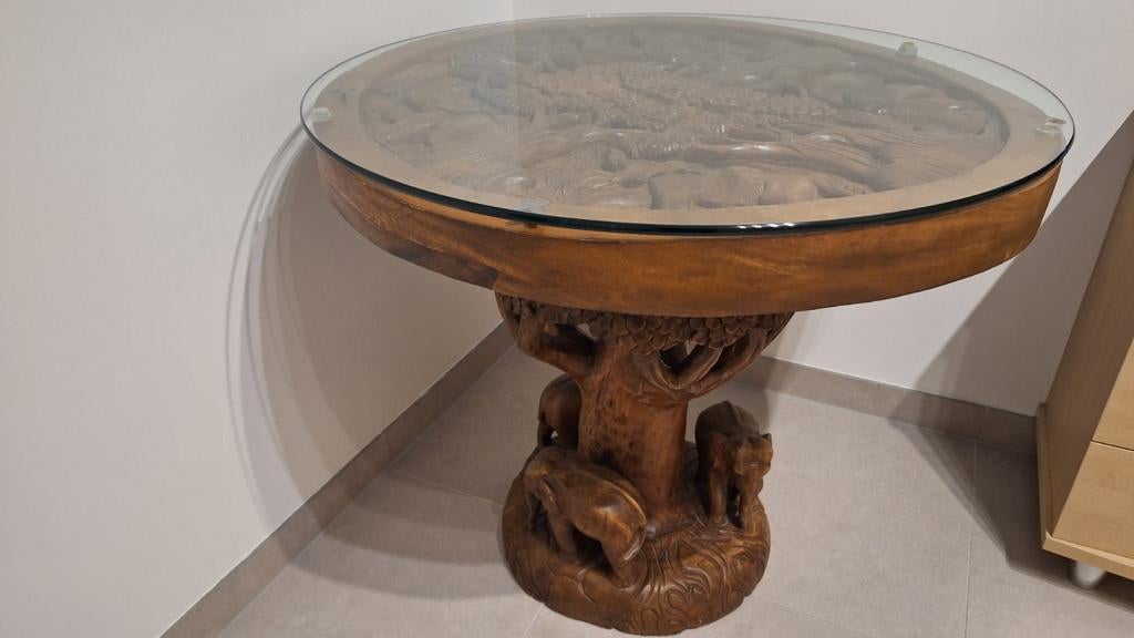 Ronde Tafel : Thais handsnijwerk, Enlèvement