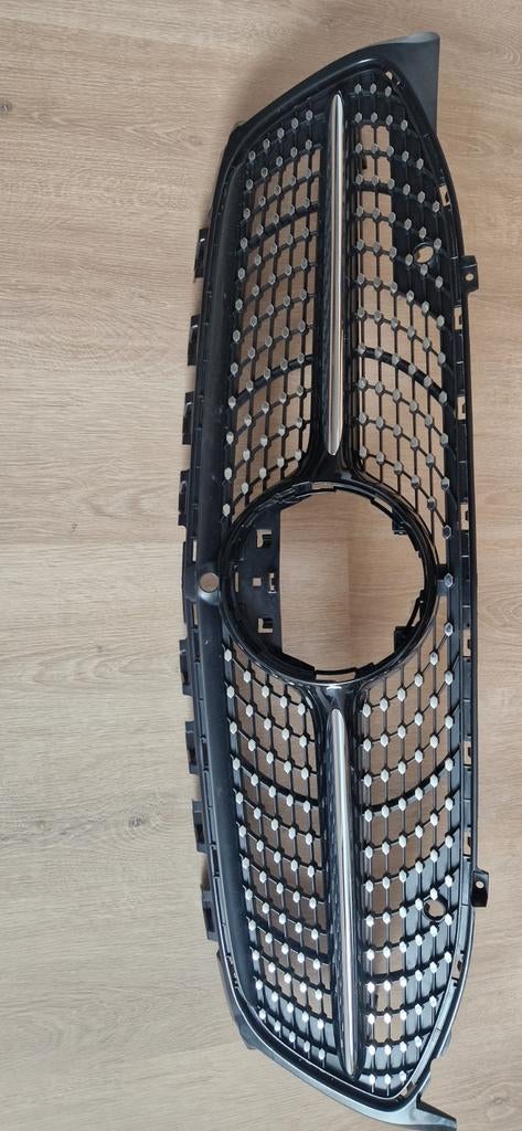 Calandre d'origine Mercedes cla année 2024 avec caméra, Autos : Pièces & Accessoires, Carrosserie & Tôlerie, Neuf, Avant, Mercedes-Benz