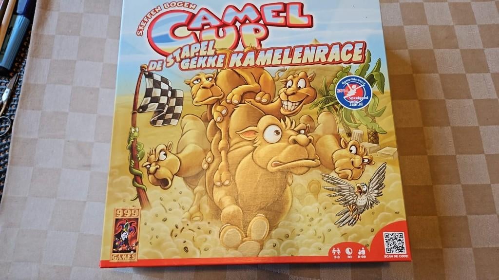bordspel Camel Up Kamelenrace nieuw van 999 games, Vijf spelers of meer, Ophalen of Verzenden, Nieuw, 999 Games