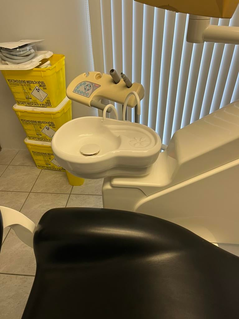 Anthos behandelunit tandartspraktijk, Ophalen, Gebruikt