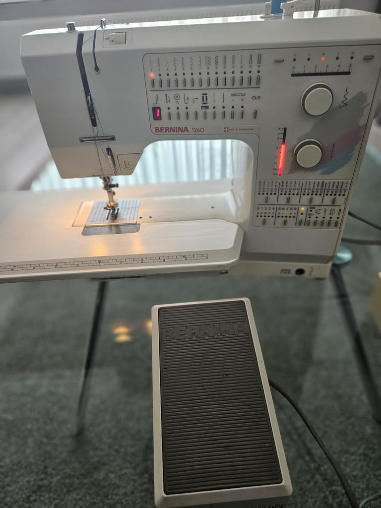Bernina 1260 Naaimachine Nieuw Staat, Hobby en Vrije tijd, Ophalen, Zo goed als nieuw, Naaimachine, Bernina