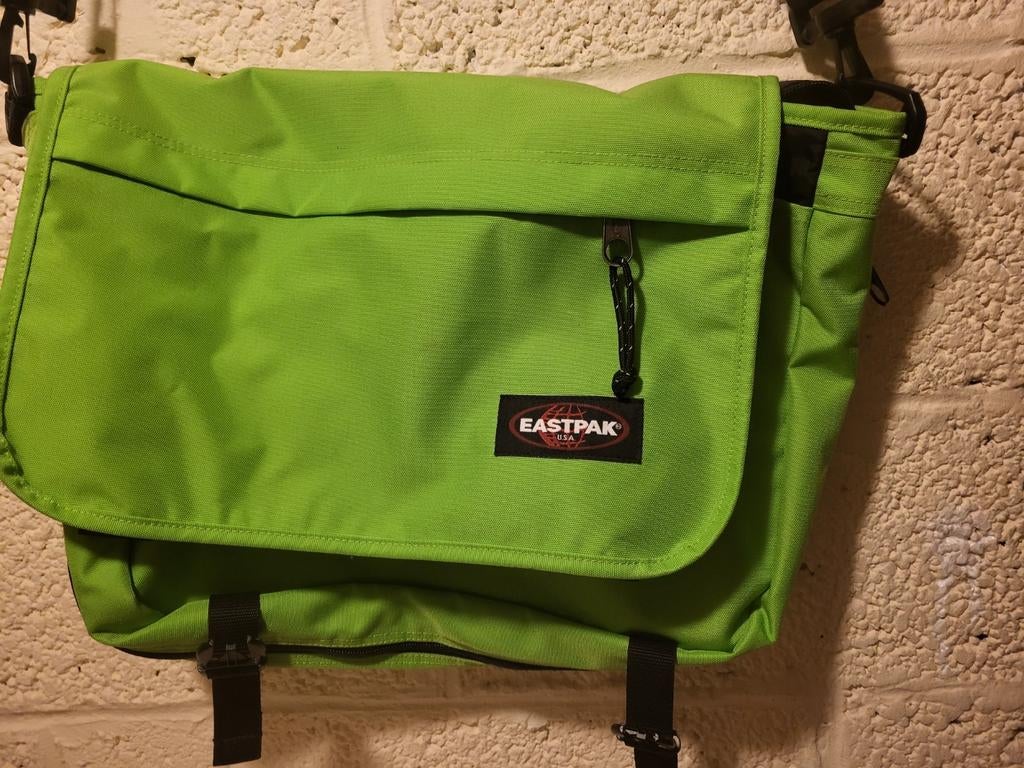 Sac Eastpak comme neuf, Bijoux, Sacs & Beauté, Sacs | Cartables, Enlèvement