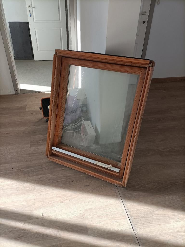 Velux 70x90 en bois, Double vitrage, Enlèvement ou Envoi, Comme neuf, Moins de 80 cm