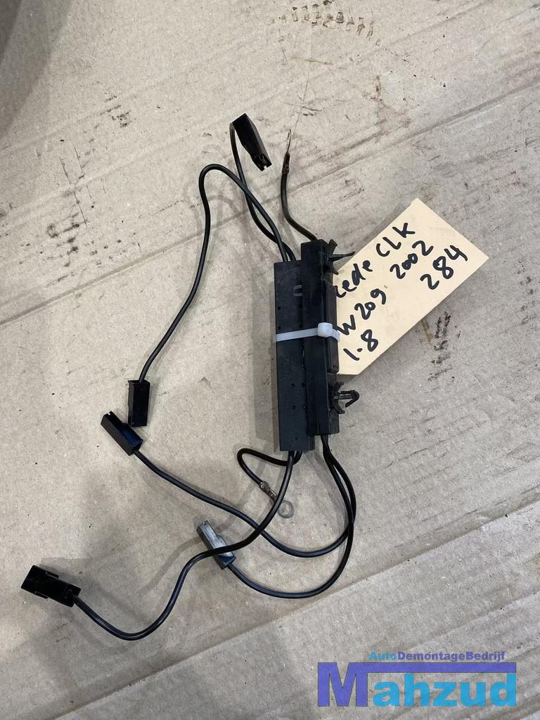 MERCEDES CLK W209 Antenne versterker A2038200189, Gebruikt, Mercedes-Benz AG, Mercedes-Benz, Mercedesstrasse 120
70372  Stuttgart, DE