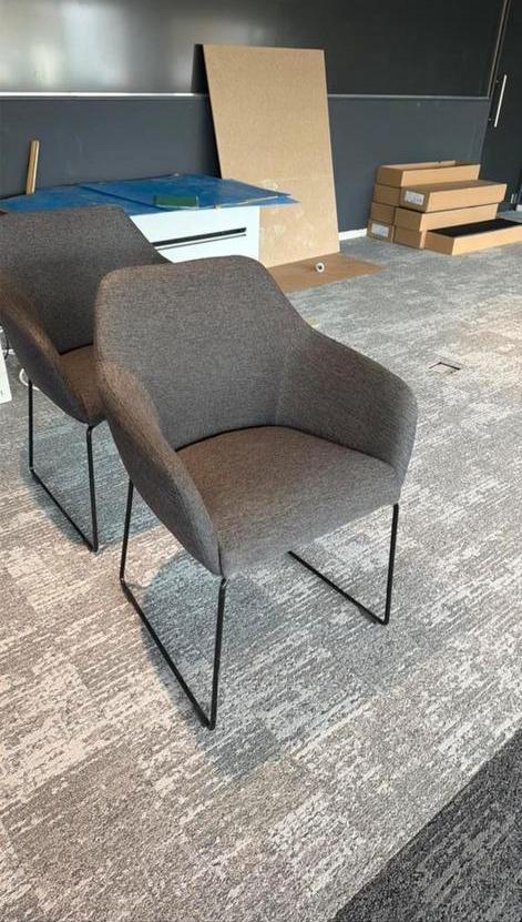 Chaise grise neuve, Maison & Meubles, Chaises, Enlèvement, Comme neuf