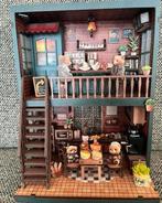 Miniatuur restaurant  dinerende  beertjes (2xled), Verzamelen, Beren en Cherished Teddies, Ophalen, Zo goed als nieuw, Beeldje