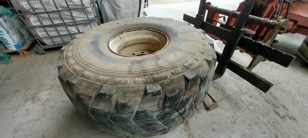 Roue de rechange 24R20.5, Enlèvement