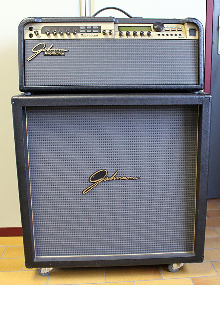 Unieke JOHNSON MILLENNIUM 250, Muziek en Instrumenten, Versterkers | Bas en Gitaar, Zo goed als nieuw, Gitaar, Ophalen