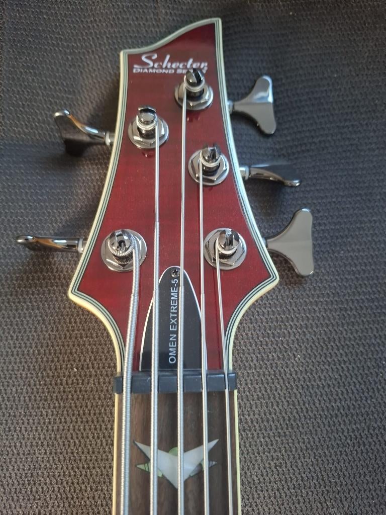 Schecter Omen Extreme 5 Black Cherry, Musique & Instruments, Instruments à corde | Guitares | Basses, Enlèvement, Comme neuf, Électrique
