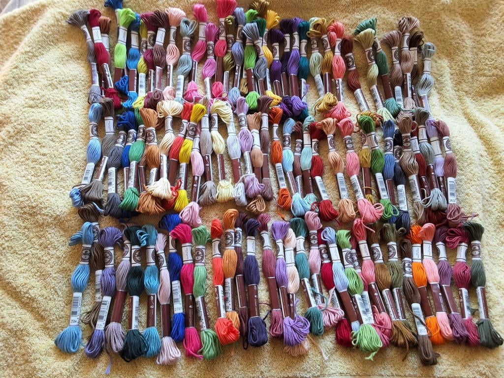 DMC retors nr 4, Hobby en Vrije tijd, Borduren en Borduurmachines, Ophalen of Verzenden, Nieuw, Handborduren, Borduurgaren of Zijde