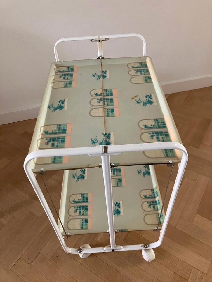 Desserte vintage sur roulettes, typique des années 1970., Antiquités & Art, Antiquités | Meubles | Tables, Enlèvement