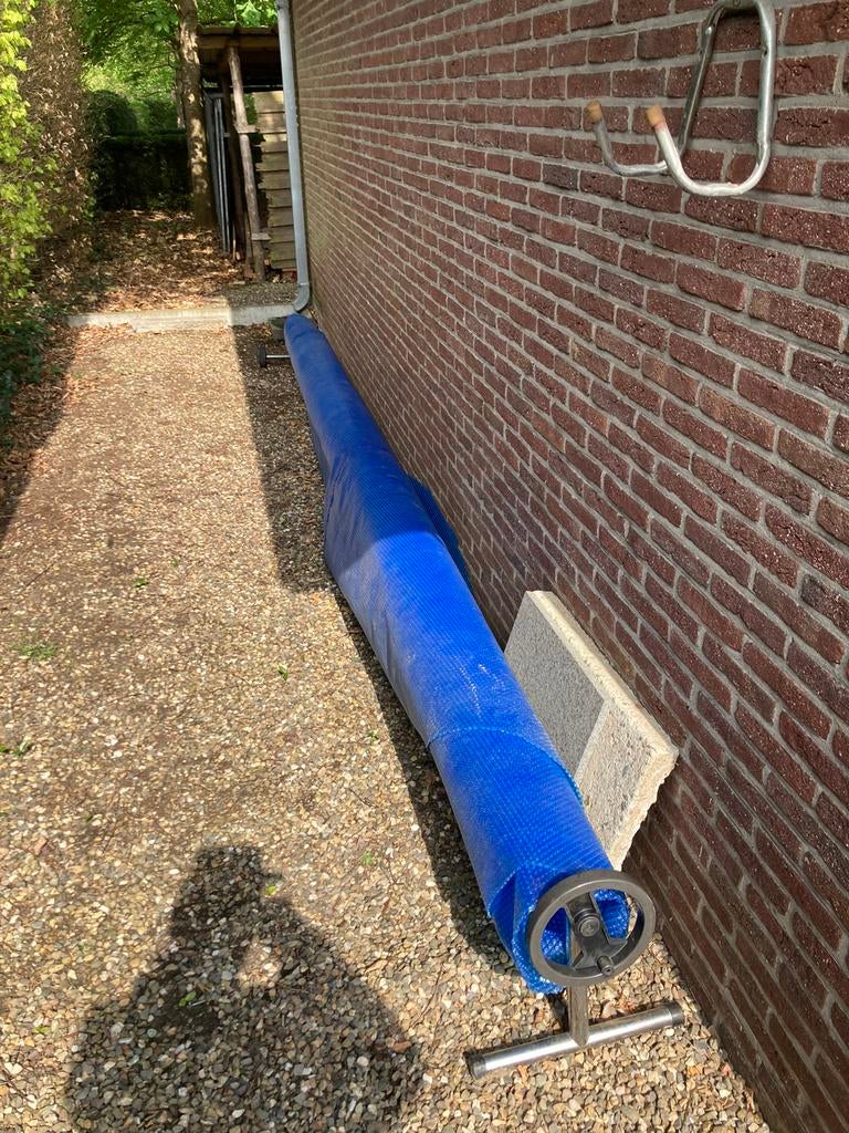 Zwembad oprolsysteem met noppenfolie, Ophalen, Gebruikt, Afdekzeil