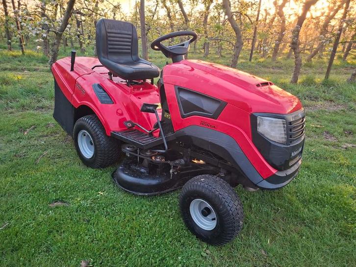 Tracteur tondeuse, Jardin & Terrasse, Tondeuses autoportées, Comme neuf, 90 à 120 cm, Démarrage électrique, Sac de ramassage, Bac de ramassage