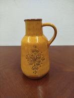 Geelbruine karaf met bloemmotief, Antiek en Kunst, Ophalen of Verzenden