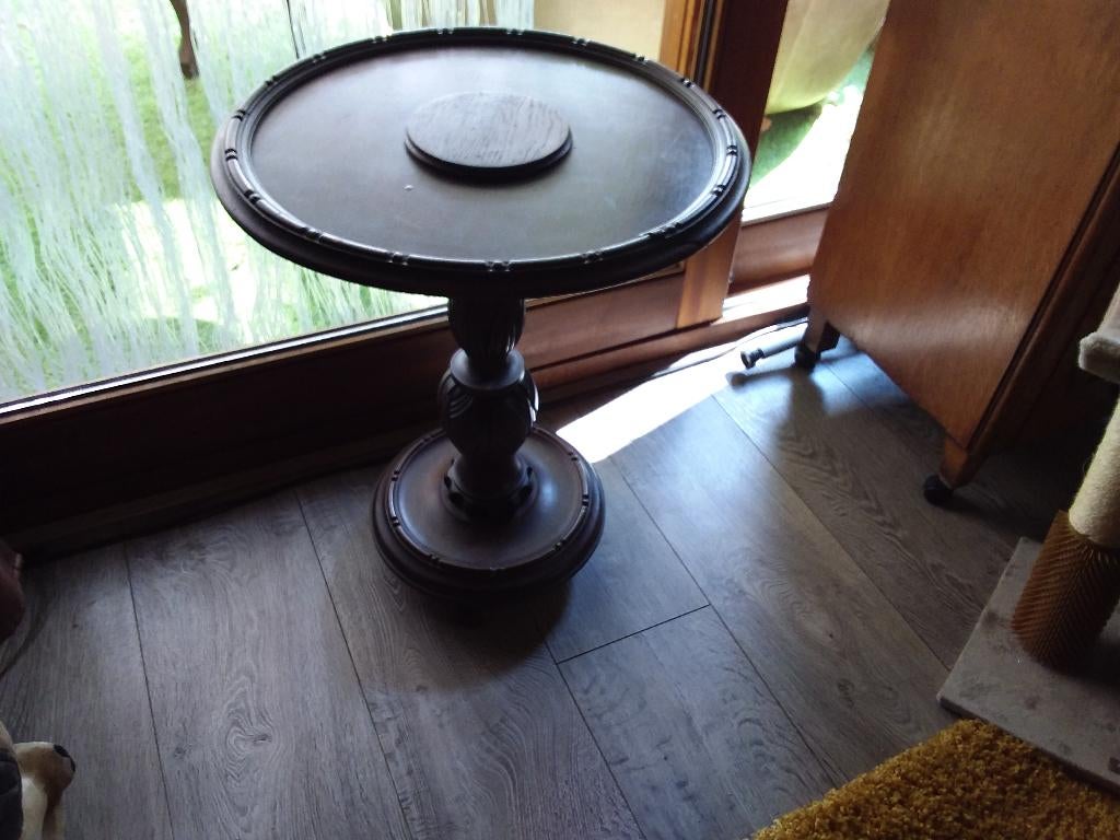 Antieke plantentafel of bijzettafel, Ophalen