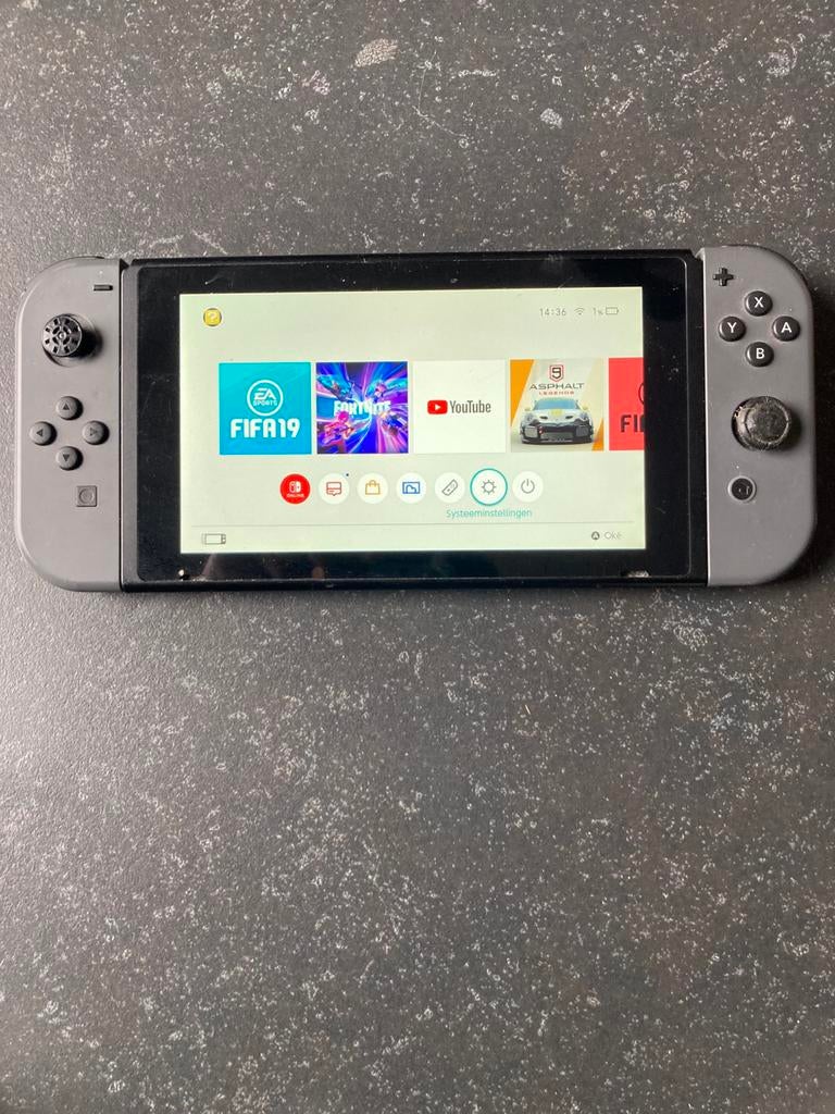 Nintendo Switch, Games en Spelcomputers, Ophalen, Zo goed als nieuw, Zonder controller, Switch Original