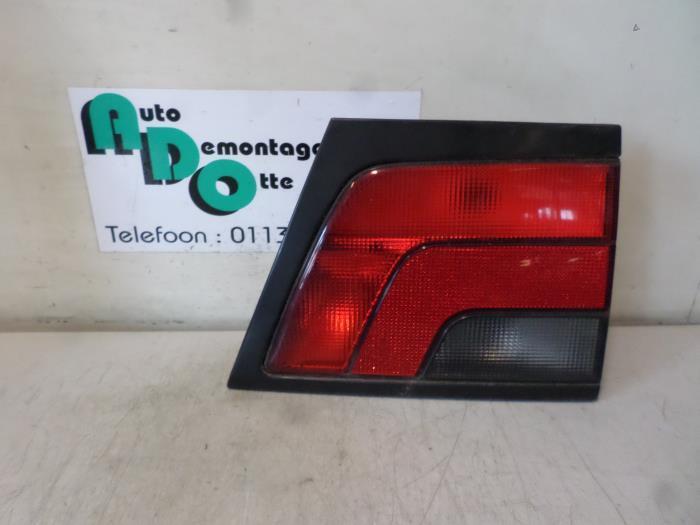 Feu arrière droit d'un Peugeot 806, Autos : Pièces & Accessoires, Éclairage, Peugeot, Utilisé, Enlèvement ou Envoi
