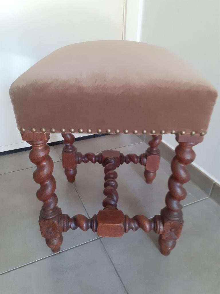 pouf baroque, Enlèvement
