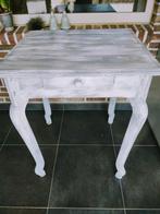 Houten (eiken) tafeltje in krijtverf., Ophalen