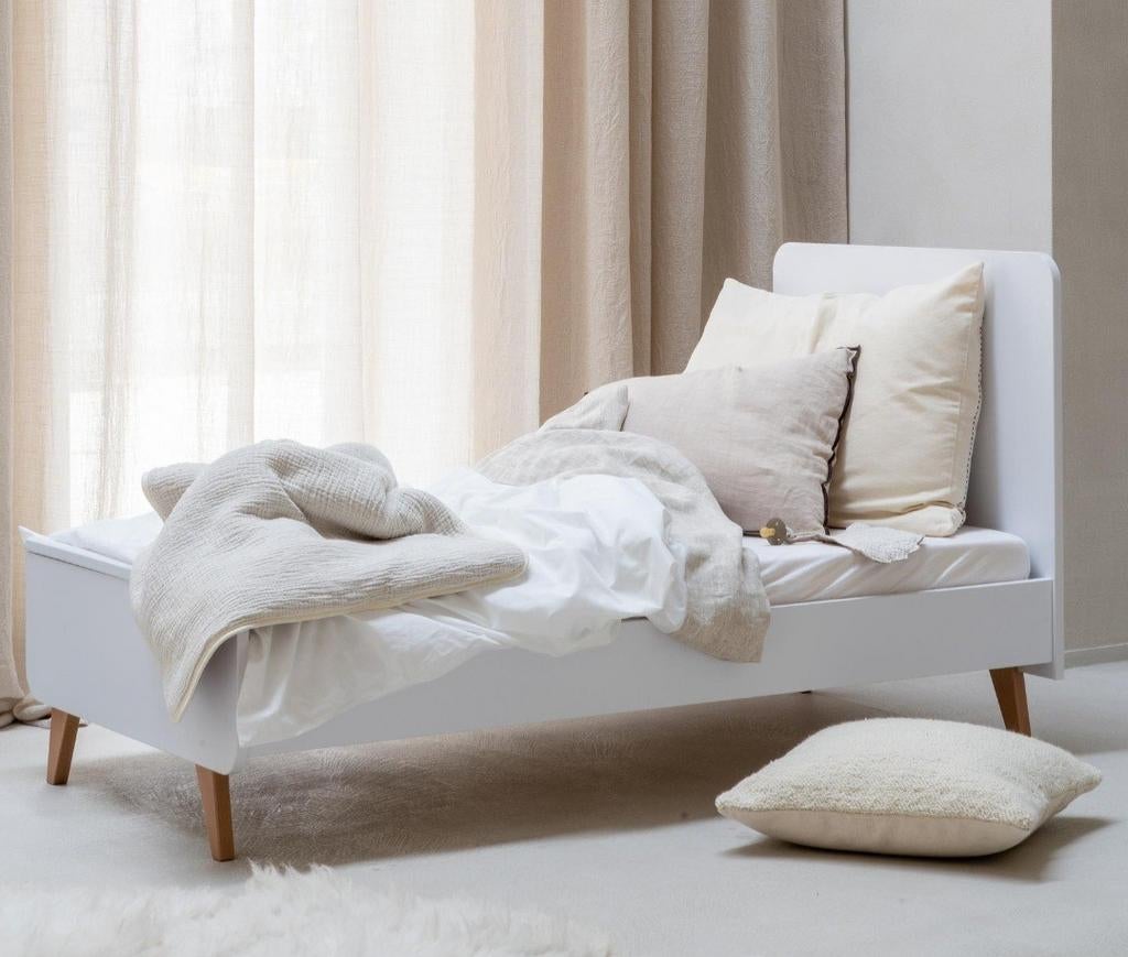 Meegroeibed 14070 
Inclusief:
Matras aeromoov 
Matras besch, Ophalen