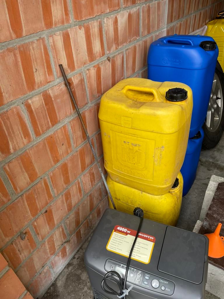 4 bouteilles de pétrole (120 litres) pour réchaud à pétrole, Enlèvement