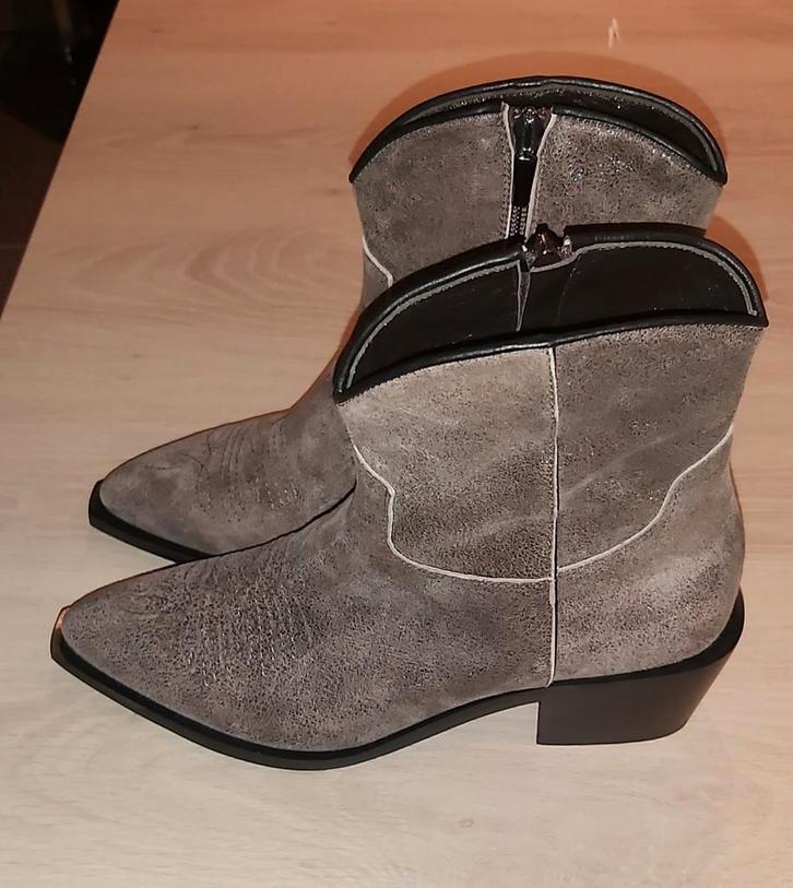 Splinternieuwe laarzen Laura Bellariva m39, Vêtements | Femmes, Chaussures, Neuf, Boots et Botinnes, Gris, Enlèvement ou Envoi