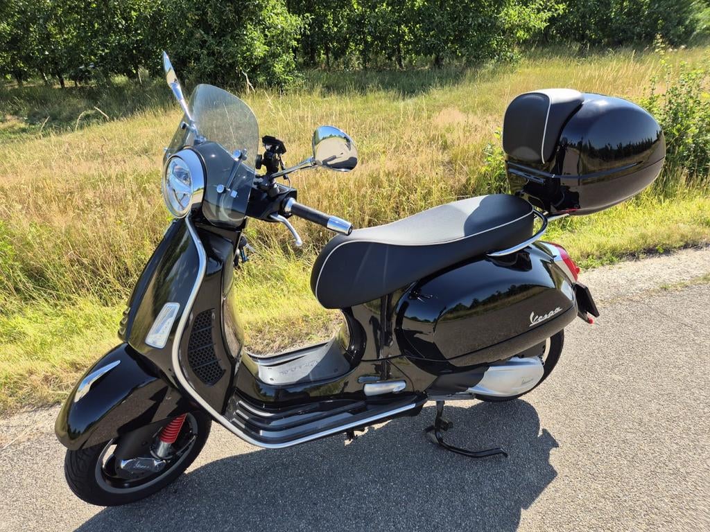 Vespa GTS 300 CC, Fietsen en Brommers, Ophalen