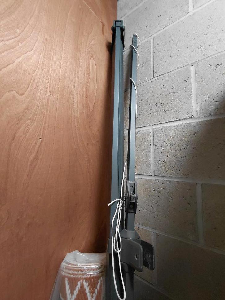 Metalen parasolhouder, Tuin en Terras, Parasols, Gebruikt, Ophalen