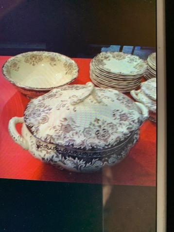 OUD SERVIES  beschikbaar voor biedingen