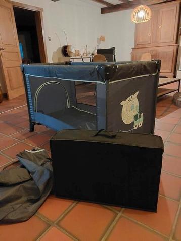 Lit parapluie beschikbaar voor biedingen