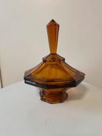 Achthoekige bonbondoos in vintage glas