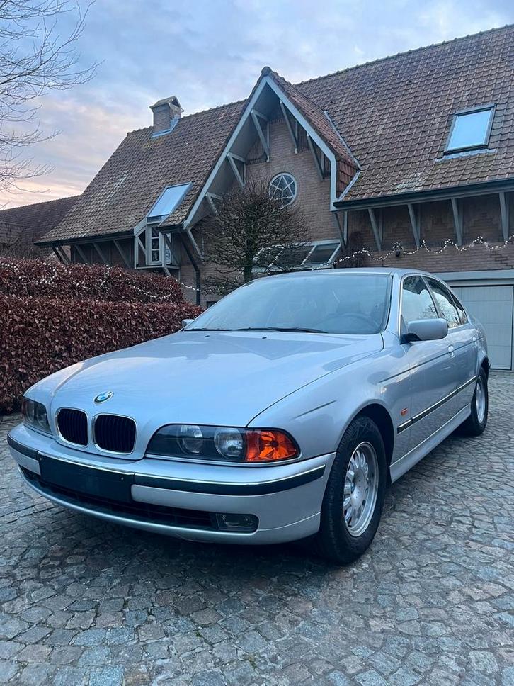 BMW 523i Renovatie 100% !, Auto's, BMW, Particulier, 5 Reeks, Benzine, Berline, 4 deurs, Handgeschakeld, Zilver of Grijs, Zwart