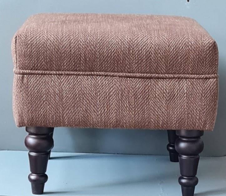 NEW voetenbankje in MULBERRY visgraat stof, Antiek en Kunst, Antiek | Meubels | Stoelen en Sofa's, Ophalen of Verzenden