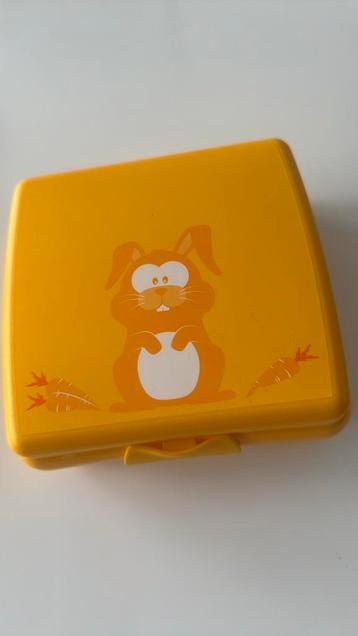Tupperware brooddoos geel beschikbaar voor biedingen