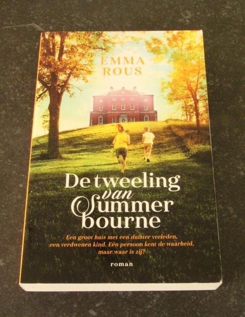Roman De tweeling van Summerbourne Emma Rous ALS NIEUW, Boeken, Romans, Zo goed als nieuw, Ophalen of Verzenden