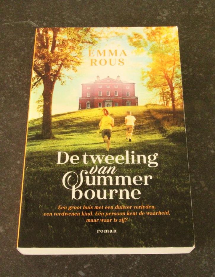 Roman De tweeling van Summerbourne Emma Rous ALS NIEUW, Boeken, Romans, Zo goed als nieuw, Ophalen of Verzenden