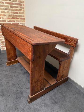 Houten oude schoolbank beschikbaar voor biedingen