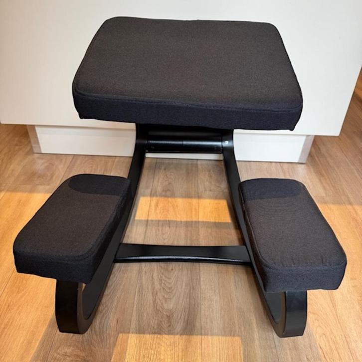 Ergonomische kniestoel zonder rug - Zwart, Huis en Inrichting, Bureaustoelen, Zo goed als nieuw, Bureaustoel, Zwart, Ergonomisch
