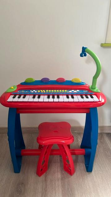 Kinderpiano beschikbaar voor biedingen