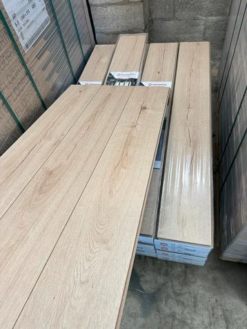 Restpartij laminaat 8mm 41m2 beschikbaar voor biedingen