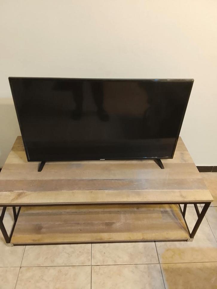 Bonjour je vends TV LED 80 cm, Huis en Inrichting, Kasten |Televisiemeubels