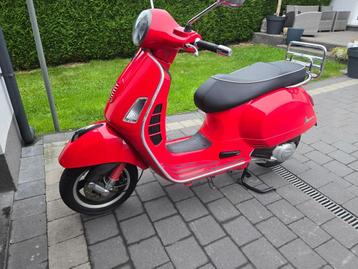 superbe vespa gts 125ie  beschikbaar voor biedingen