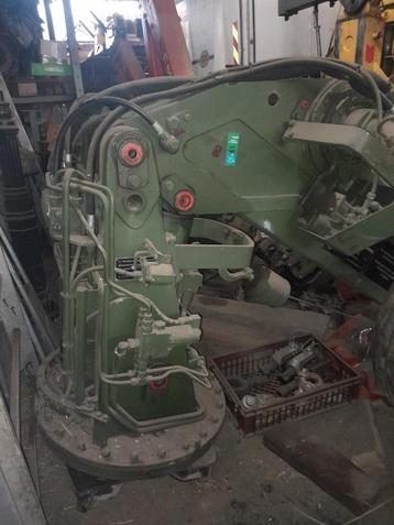 Gewapende kraan. 3,5 ton, slechts 2631 pk.  beschikbaar voor biedingen
