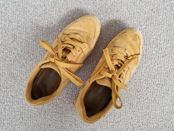Tamaris sneakers daim mosterdgeel maat 38 beschikbaar voor biedingen