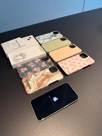 iPhone 13 128GB als nieuw met diverse covers beschikbaar voor biedingen