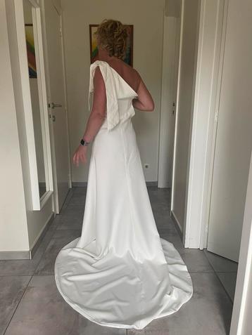Trouwkleed bruid beschikbaar voor biedingen