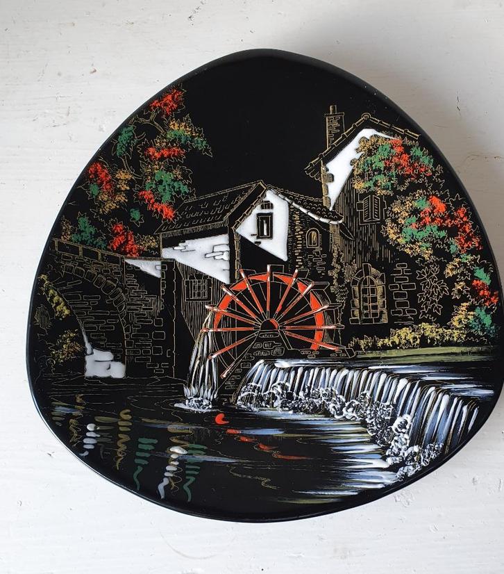 Longwy zwart bord met decor watermolen.  26x26 cm, Antiek en Kunst, Antiek | Keramiek en Aardewerk, Ophalen of Verzenden